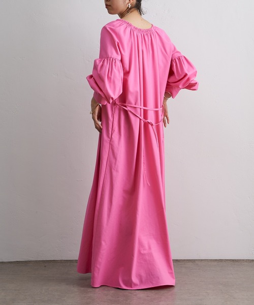 Omekashi（オメカシ）の「シャーリングネックワンピース（ワンピース・レディース・オフホワイト/ブラック/ピンク/レッド/ブラック系その他2・38/36）」の9枚目の写真