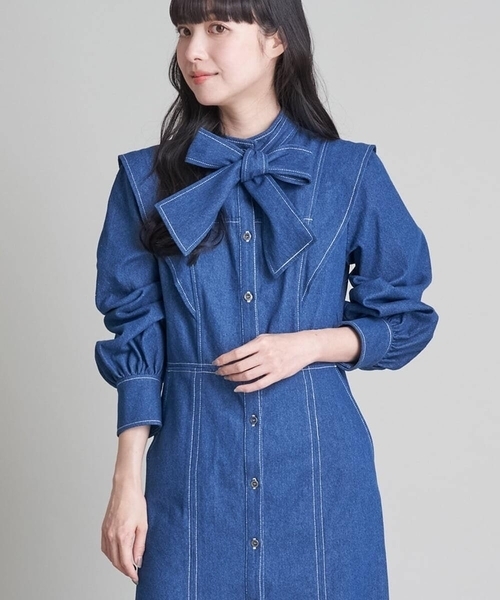 A de a.v.v（アードアー・ヴェ・ヴェ）の「襟リボン付き肩ラッフルマーメイドデニムワンピース（ワンピース・レディース・チャコールグレー/ブルー・36/38）」の12枚目の写真