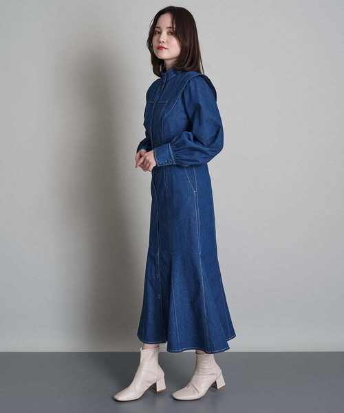 A de a.v.v（アードアー・ヴェ・ヴェ）の「襟リボン付き肩ラッフルマーメイドデニムワンピース（ワンピース・レディース・チャコールグレー/ブルー・36/38）」の16枚目の写真