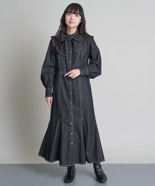 A de a.v.v（アードアー・ヴェ・ヴェ）の「襟リボン付き肩ラッフルマーメイドデニムワンピース（ワンピース・レディース・チャコールグレー/ブルー・36/38）」の17枚目の写真