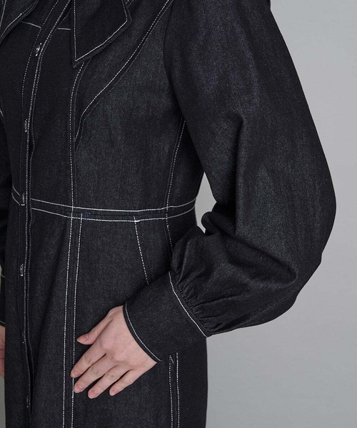 A de a.v.v（アードアー・ヴェ・ヴェ）の「襟リボン付き肩ラッフルマーメイドデニムワンピース（ワンピース・レディース・チャコールグレー/ブルー・36/38）」の3枚目の写真