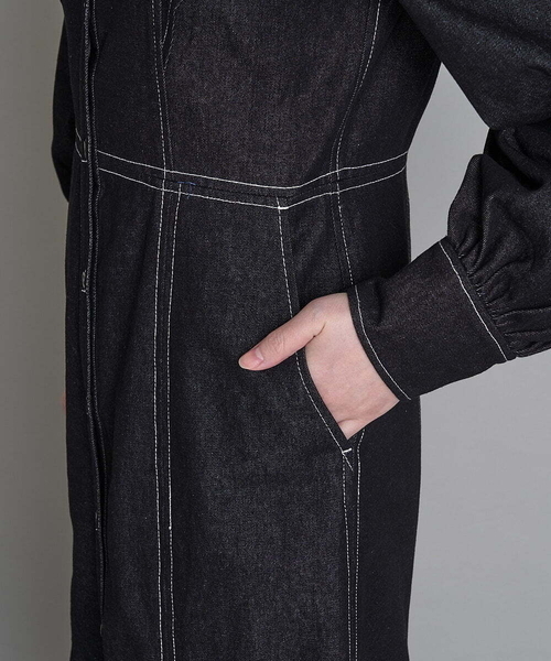 A de a.v.v（アードアー・ヴェ・ヴェ）の「襟リボン付き肩ラッフルマーメイドデニムワンピース（ワンピース・レディース・チャコールグレー/ブルー・36/38）」の4枚目の写真