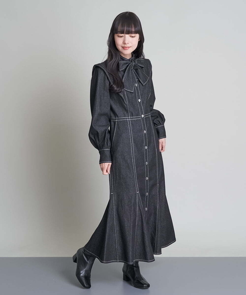 A de a.v.v（アードアー・ヴェ・ヴェ）の「襟リボン付き肩ラッフルマーメイドデニムワンピース（ワンピース・レディース・チャコールグレー/ブルー・36/38）」の7枚目の写真