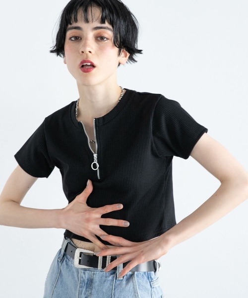 PAGEBOY（ページボーイ）の「ハーフZIPリブショート（Tシャツ/カットソー・レディース・ブラック/ホワイト/イエロー/グリーン・FREE）」の2枚目の写真