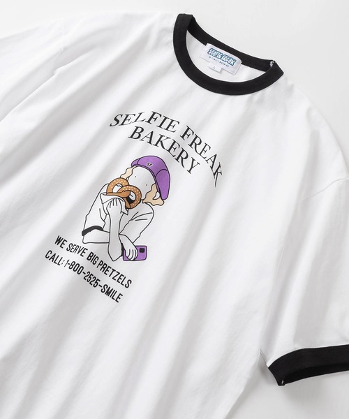 TIMELY WARNING(タイムリーワーニング)の「レトロタッチ ガールイラストプリント リンガーデザイン半袖Tシャツ/オーバーサイズ/【Selfie Freak】(Tシャツ/カットソー・レディース・ホワイト×グリーン/ホワイト×ブルー/ホワイト×ブラック・M/L/XL)」の3枚目の写真