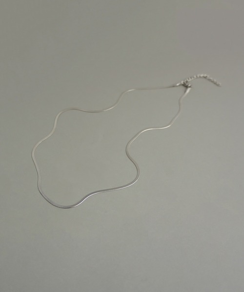ieLS(イエルズ)の「金属アレルギー対応「ieLS」ステンレス フラットスネークチェーン2mm(ネックレス・メンズ・ゴールド/シルバー・42cm/38cm)」の3枚目の写真