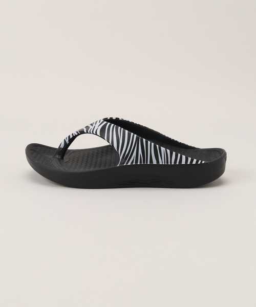 TELIC（テリック）の「【TELIC/テリック】 FLIPFLOP アニマル柄（サンダル・レディース・ブラック系その他・SMALL/LARGE/MEDIUM）」の2枚目の写真
