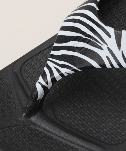 TELIC（テリック）の「【TELIC/テリック】 FLIPFLOP アニマル柄（サンダル・レディース・ブラック系その他・SMALL/LARGE/MEDIUM）」の6枚目の写真