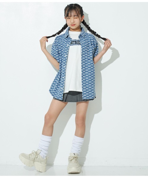 ANAP GｉRL（アナップガール）の「R+Sモノグラムデニムシャツ【親子・ジュニアお揃い】（シャツ/ブラウス・キッズ・ベージュ/ブルー・XS/M/S）」の9枚目の写真
