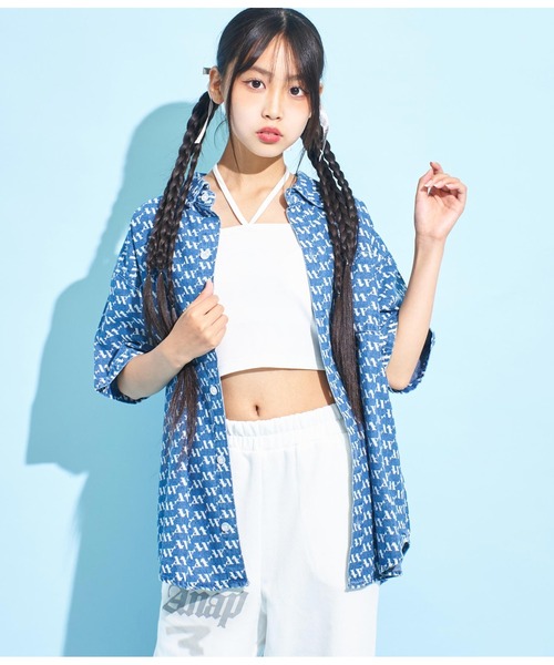 ANAP GｉRL（アナップガール）の「R+Sモノグラムデニムシャツ【親子・ジュニアお揃い】（シャツ/ブラウス・キッズ・ベージュ/ブルー・XS/M/S）」の22枚目の写真