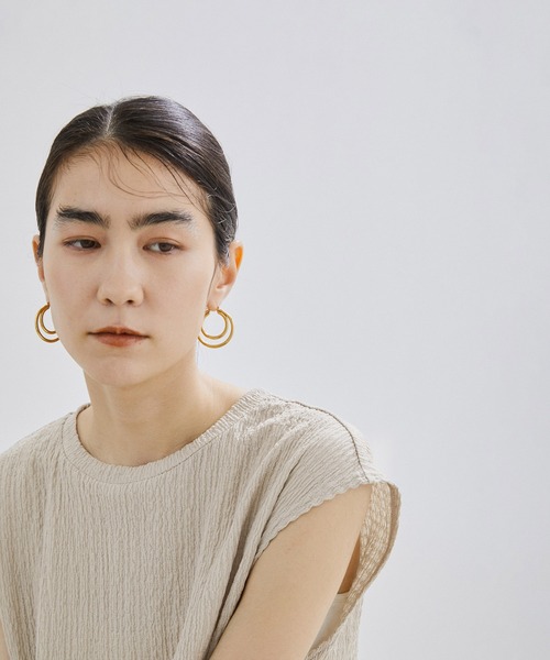 SALON adam et rope'（サロン アダム エ ロペ）の「【WEB限定】【セットアップ対応】ラッセルシャーリングウエストギャザーペプラムTシャツ（Tシャツ/カットソー・レディース・ブラック/グレー/オフホワイト・FREE）」の8枚目の写真