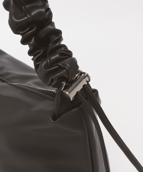 LAKOLE(ラコレ)の「ギャザー2WAYショルダーバッグ / 962999(ショルダーバッグ・レディース・ブラック/アイボリー/キャメル/シルバー/ホワイト・FREE)」の18枚目の写真