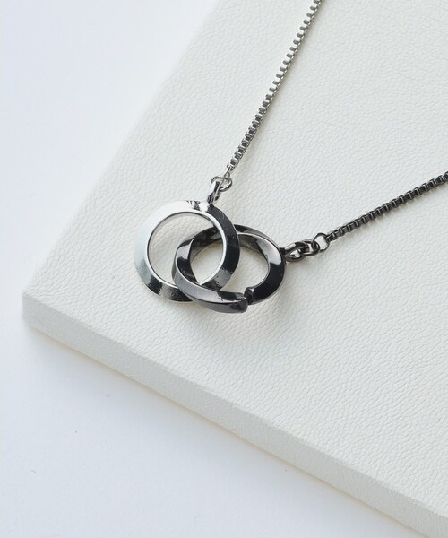 tk.TAKEO KIKUCHI(ティーケータケオキクチ)の「◆ダブルリングネックレス(ネックレス・メンズ・シルバー/シルバー系4/ブラック系4/シルバー系/ブラック系5/シルバー系5/ゴールド系5・00)」の2枚目の写真
