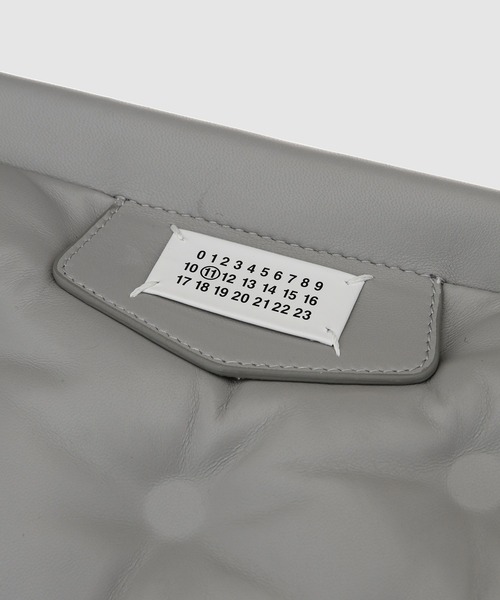 Maison Margiela（メゾンマルジェラ）の「SHOULDER BAG（ショルダーバッグ・メンズ・グレー系その他/ブラック・UNI）」の5枚目の写真