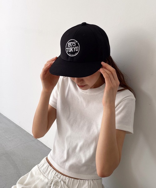 CANAL JEAN（キャナルジーン）の「1975 TOKYO　刺繍CAP（キャップ・レディース・ネイビー/ブラック・ONE SIZE）」の2枚目の写真