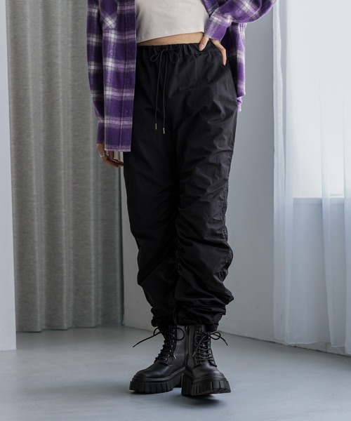 FOREVER 21（フォーエバー トゥエンティーワン）の「【2023AW】シャーリングシャカパンツ（その他パンツ・レディース・ブラック/ベージュ・MEDIUM/LARGE）」の2枚目の写真