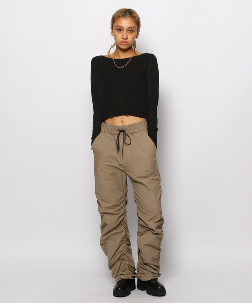 FOREVER 21（フォーエバー トゥエンティーワン）の「【2023AW】シャーリングシャカパンツ（その他パンツ・レディース・ブラック/ベージュ・MEDIUM/LARGE）」の3枚目の写真