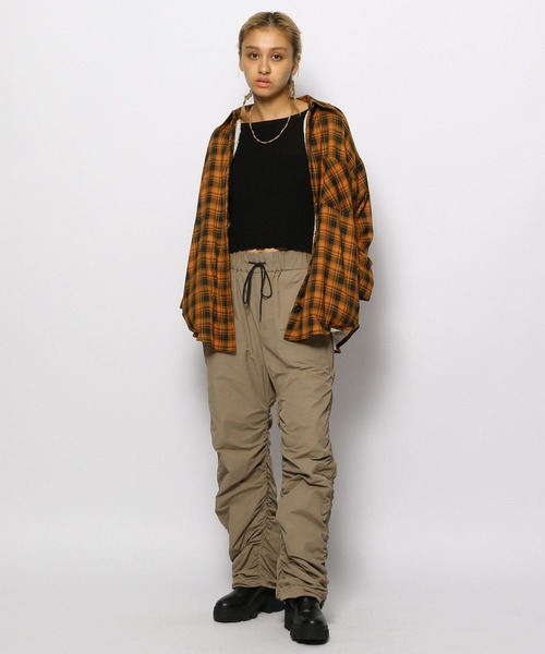 FOREVER 21（フォーエバー トゥエンティーワン）の「【2023AW】シャーリングシャカパンツ（その他パンツ・レディース・ブラック/ベージュ・MEDIUM/LARGE）」の6枚目の写真