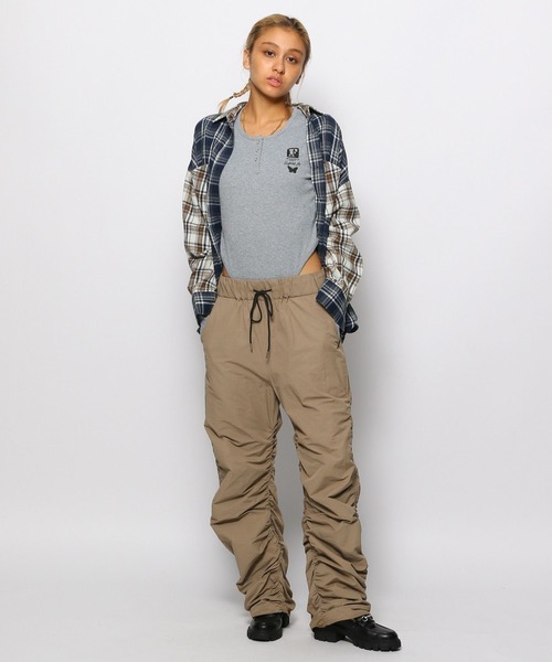 FOREVER 21（フォーエバー トゥエンティーワン）の「【2023AW】シャーリングシャカパンツ（その他パンツ・レディース・ブラック/ベージュ・MEDIUM/LARGE）」の12枚目の写真