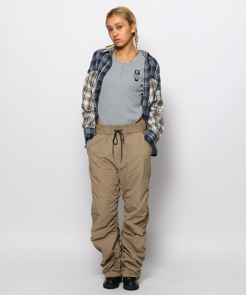 FOREVER 21（フォーエバー トゥエンティーワン）の「【2023AW】シャーリングシャカパンツ（その他パンツ・レディース・ブラック/ベージュ・MEDIUM/LARGE）」の13枚目の写真