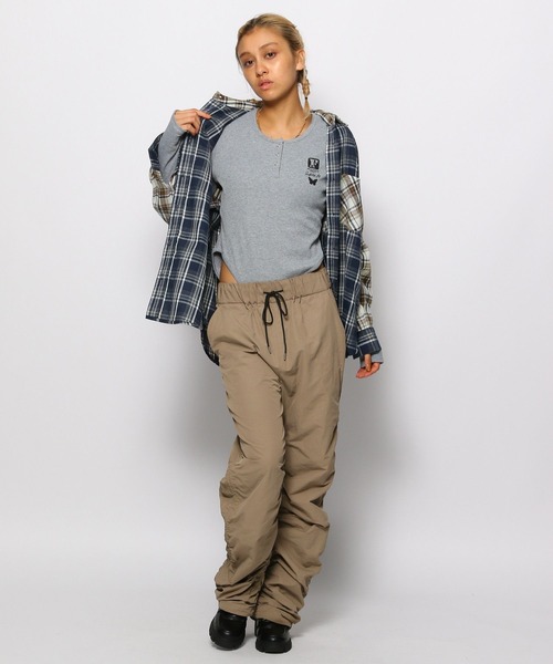 FOREVER 21（フォーエバー トゥエンティーワン）の「【2023AW】シャーリングシャカパンツ（その他パンツ・レディース・ブラック/ベージュ・MEDIUM/LARGE）」の14枚目の写真
