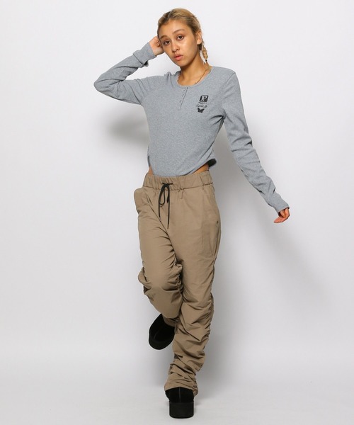 FOREVER 21（フォーエバー トゥエンティーワン）の「【2023AW】シャーリングシャカパンツ（その他パンツ・レディース・ブラック/ベージュ・MEDIUM/LARGE）」の15枚目の写真