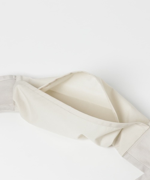 URBAN RESEARCH（アーバンリサーチ）の「AZUMA BAG　TASUKI PLAIN（ショルダーバッグ・メンズ・ブラック/アイボリー・-）」の8枚目の写真