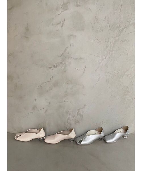LAGUNAMOON(ラグナムーン)の「アシンメトリースリットパンプス(パンプス・レディース・アイボリー/シルバー・M/S)」の14枚目の写真