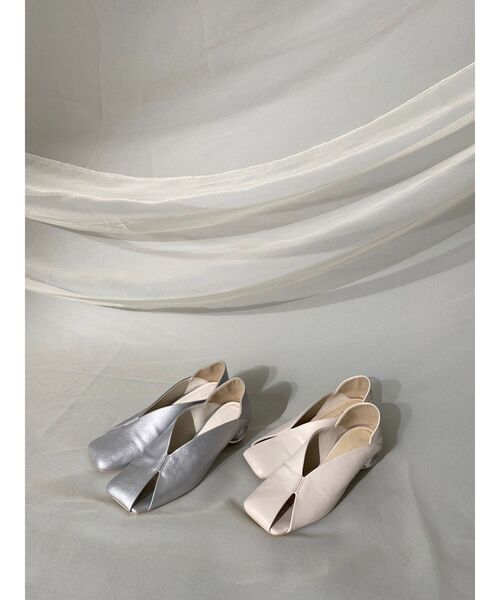 LAGUNAMOON(ラグナムーン)の「アシンメトリースリットパンプス(パンプス・レディース・アイボリー/シルバー・M/S)」の22枚目の写真