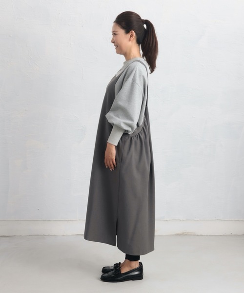COCO WALK（ココウォーク）の「COCOWALK:ギャザーバッククロスエプロン（エプロン・レディース・チャコールグレー/グレイッシュベージュ・FREE）」の7枚目の写真