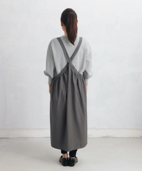 COCO WALK（ココウォーク）の「COCOWALK:ギャザーバッククロスエプロン（エプロン・レディース・チャコールグレー/グレイッシュベージュ・FREE）」の8枚目の写真