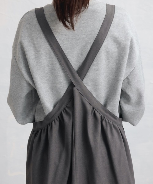 COCO WALK（ココウォーク）の「COCOWALK:ギャザーバッククロスエプロン（エプロン・レディース・チャコールグレー/グレイッシュベージュ・FREE）」の13枚目の写真