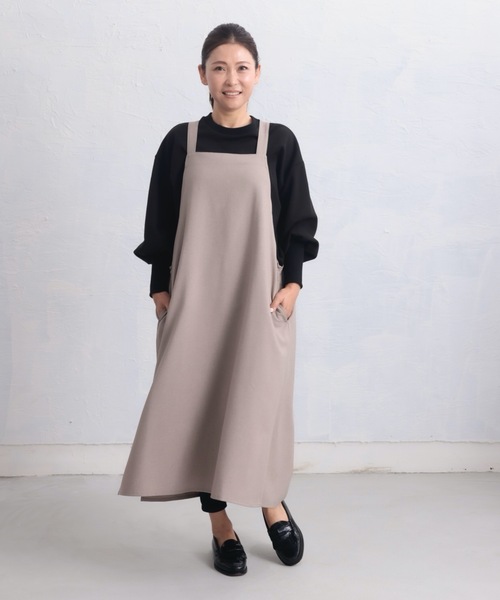 COCO WALK（ココウォーク）の「COCOWALK:ギャザーバッククロスエプロン（エプロン・レディース・チャコールグレー/グレイッシュベージュ・FREE）」の5枚目の写真