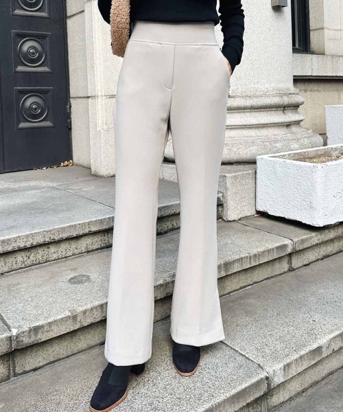 センタープレスフレアパンツ（その他パンツ）｜esutoreja（エストレジャ）
