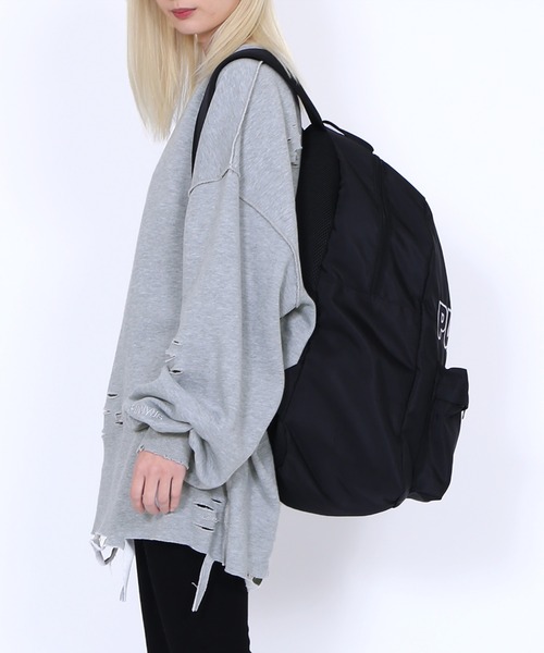 PUNYUS（プニュズ）の「スーパービッグバックパック（バックパック/リュック・レディース・ブラック・FREE）」の2枚目の写真