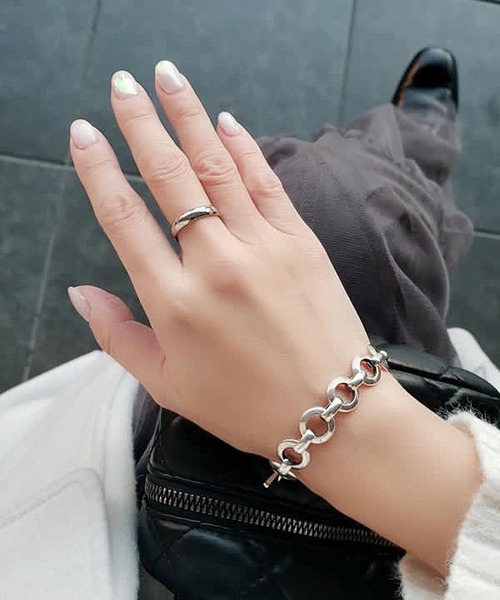 BROTHERHOOD（ブラザーフッド）の「【earyear】チャビー プレーン リング「サージカルステンレス316L」（リング・レディース・その他3/その他8/その他1/その他9/その他7/その他6/その他10/その他4/その他5/その他2・MEDIUM/SMALL/LARGE/X-SMALL）」の5枚目の写真