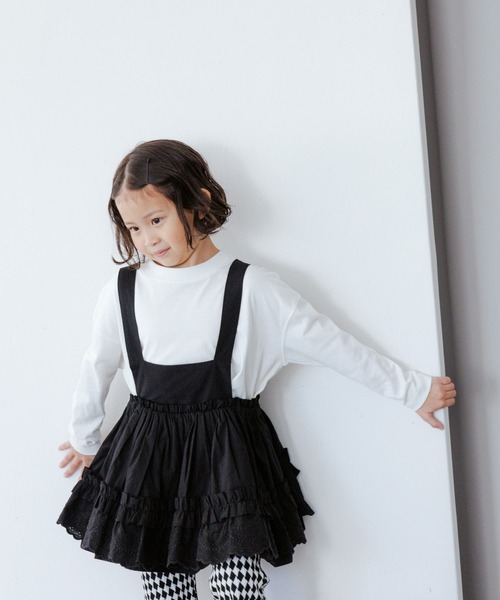 LOWRYS FARM（ローリーズファーム）の「シシュウエプロンワンピース　100712（ワンピース・キッズ・ブラック/ホワイト・110cm/130cm/150cm）」の2枚目の写真