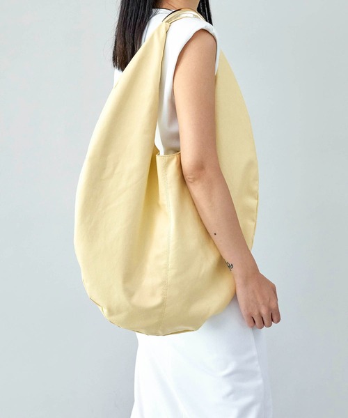 LE VERNIS（ル・ベルニ）の「【LE VERNIS】SCULPTURE BAG M  234-210514（ショルダーバッグ・レディース・ミント/ホワイト/アイボリー/ブラック/マルチ・FREE）」の2枚目の写真