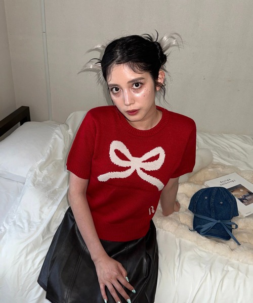 AS KNOW AS plus（アズノゥアズプラス）の「◎リボンジャカード＆ロゴ刺繍ケーブル半袖ニットプルオーバー（ニット/セーター・レディース・ネイビー/グレー/ピンク/アイボリー/グレー系/レッド系/サックスブルー系/レッド系1/アイボリー系/ネイビー系/アイボリー系1・FREE）」の10枚目の写真