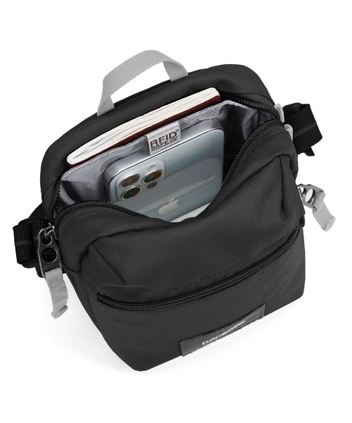 pacsafe(パックセーフ)の「pacsafe/パックセーフ GO Micro Crossbody/マイクロクロスボディ(ショルダーバッグ・メンズ・ブラック/ミント/グレー/グリーン・FREE)」の10枚目の写真