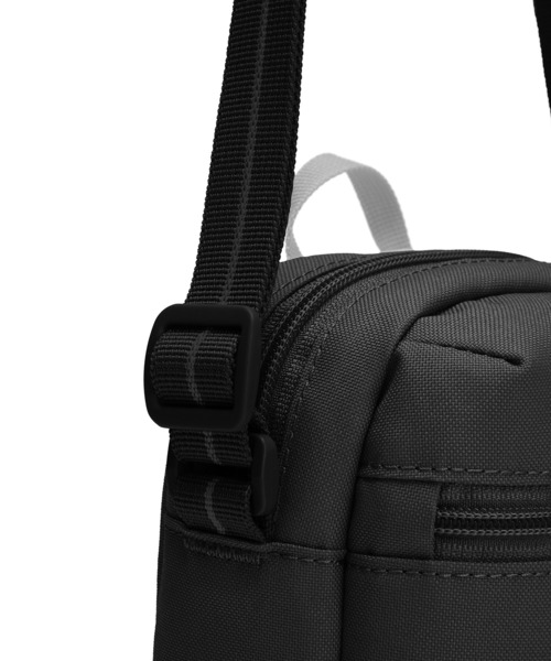 pacsafe(パックセーフ)の「pacsafe/パックセーフ GO Micro Crossbody/マイクロクロスボディ(ショルダーバッグ・メンズ・ブラック/ミント/グレー/グリーン・FREE)」の11枚目の写真