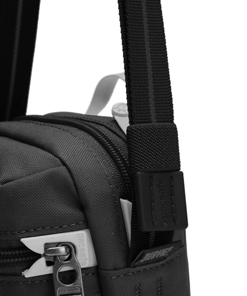 pacsafe(パックセーフ)の「pacsafe/パックセーフ GO Micro Crossbody/マイクロクロスボディ(ショルダーバッグ・メンズ・ブラック/ミント/グレー/グリーン・FREE)」の12枚目の写真