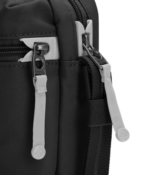 pacsafe(パックセーフ)の「pacsafe/パックセーフ GO Micro Crossbody/マイクロクロスボディ(ショルダーバッグ・メンズ・ブラック/ミント/グレー/グリーン・FREE)」の13枚目の写真