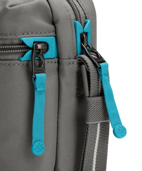 pacsafe(パックセーフ)の「pacsafe/パックセーフ GO Micro Crossbody/マイクロクロスボディ(ショルダーバッグ・メンズ・ブラック/ミント/グレー/グリーン・FREE)」の21枚目の写真