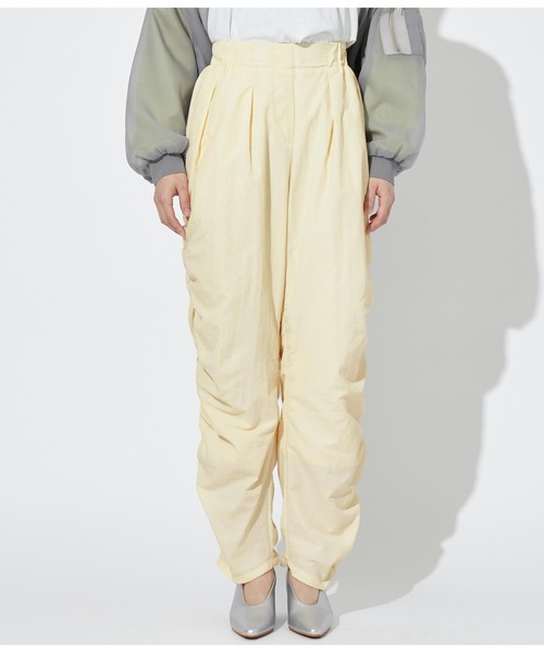 Settimissimo（セッティミッシモ）の「サイドギャザー ナイロン パンツ ロング（その他パンツ・レディース・ブラック/アイボリー・M）」の13枚目の写真