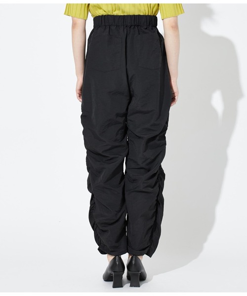Settimissimo（セッティミッシモ）の「サイドギャザー ナイロン パンツ