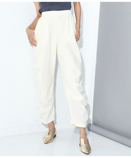 Settimissimo（セッティミッシモ）の「サイドギャザー ナイロン パンツ ロング（その他パンツ・レディース・ブラック/アイボリー・M）」の21枚目の写真