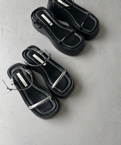 cheriella(シェリエラ)の「【cheriella】ストラップ厚底サンダル STRAP PLATFORM SANDALS(サンダル・レディース・ブラック/シルバー・S(23cm)/M(24cm)/L(25cm))」の11枚目の写真