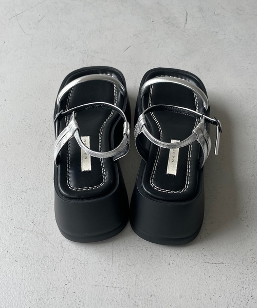cheriella(シェリエラ)の「【cheriella】ストラップ厚底サンダル STRAP PLATFORM SANDALS(サンダル・レディース・ブラック/シルバー・S(23cm)/M(24cm)/L(25cm))」の4枚目の写真