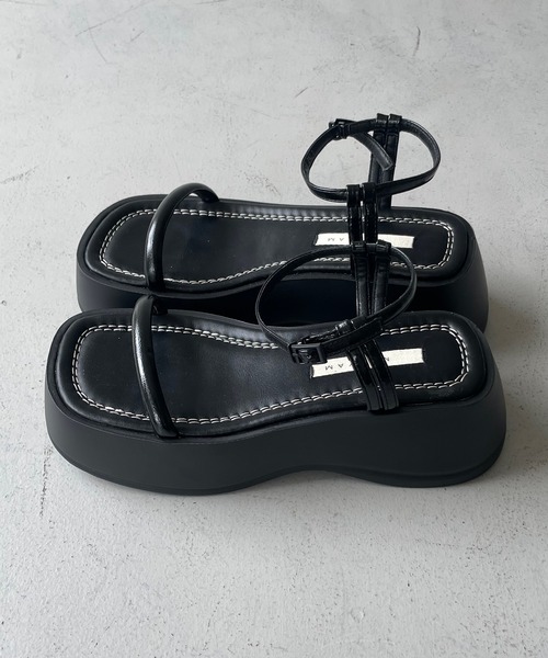 cheriella(シェリエラ)の「【cheriella】ストラップ厚底サンダル STRAP PLATFORM SANDALS(サンダル・レディース・ブラック/シルバー・S(23cm)/M(24cm)/L(25cm))」の6枚目の写真